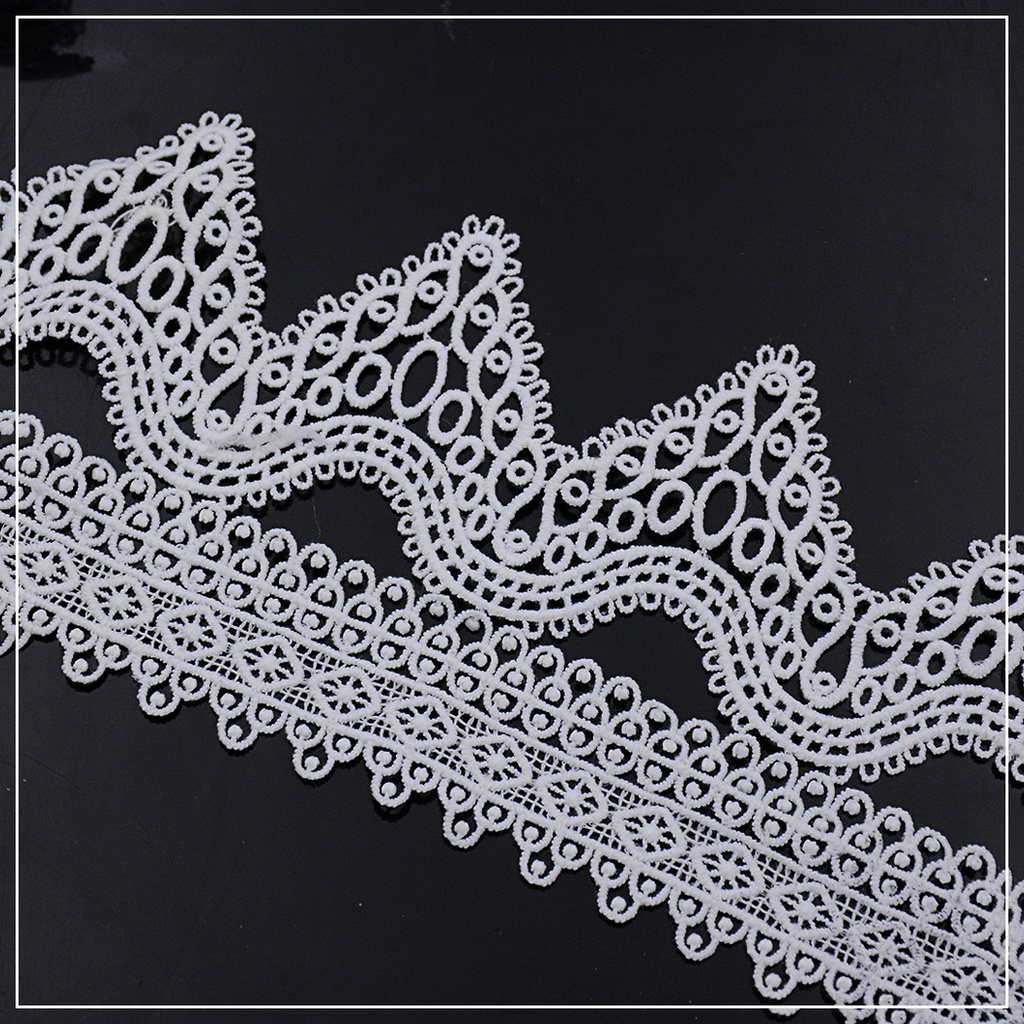 One Side Border Shuttle Lace