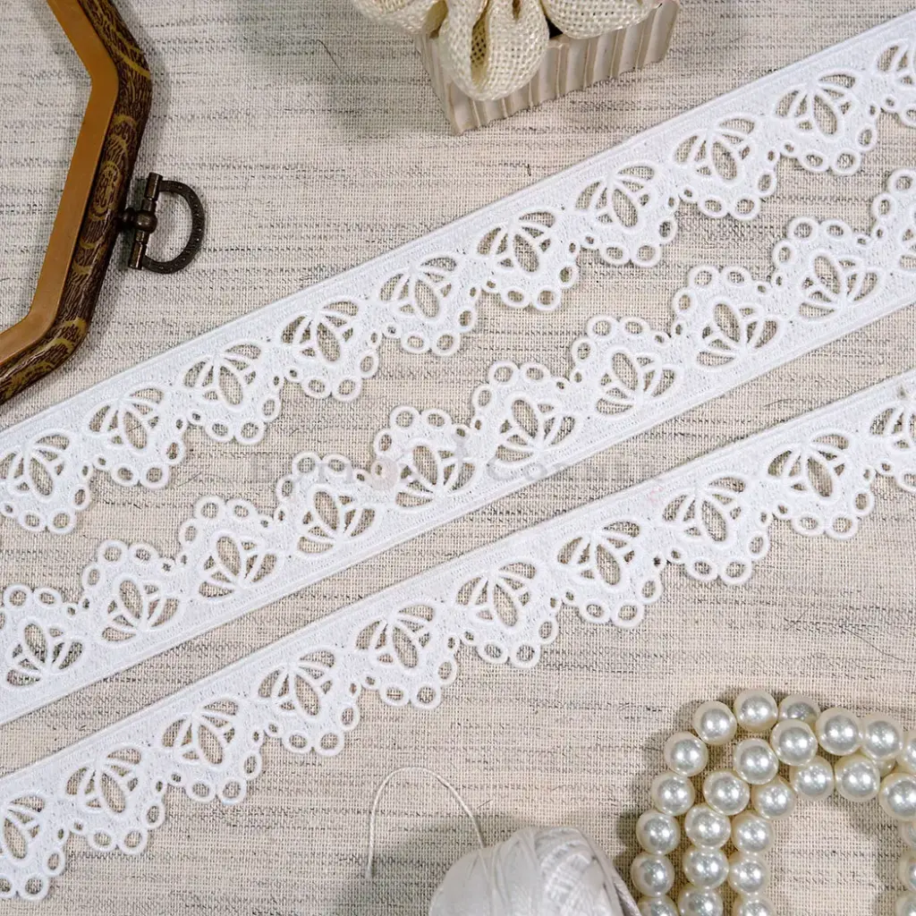 One Side Border Shuttle Lace