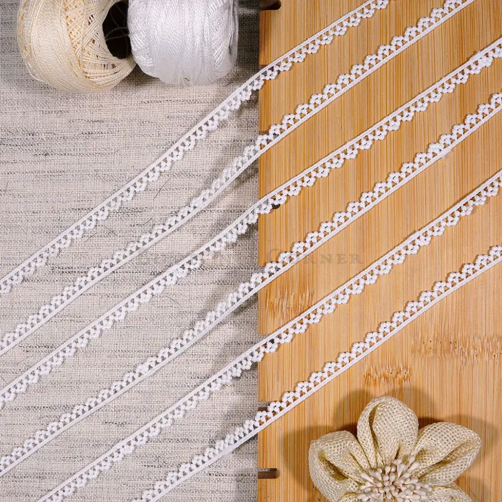 One Side Border Shuttle Lace