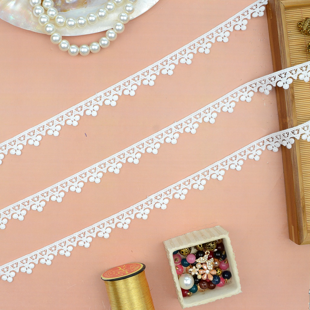 One Side Border Shuttle Lace
