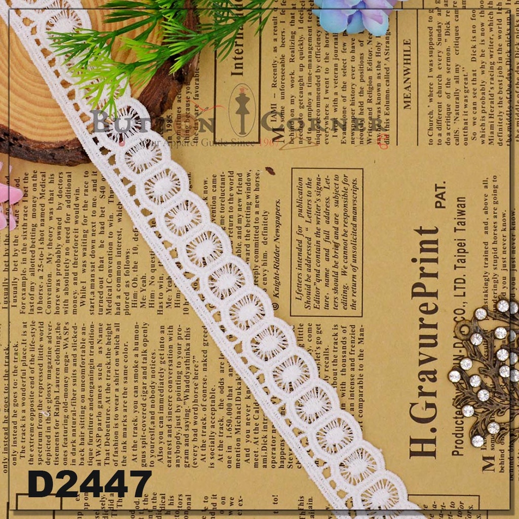 One Side Border Shuttle Lace