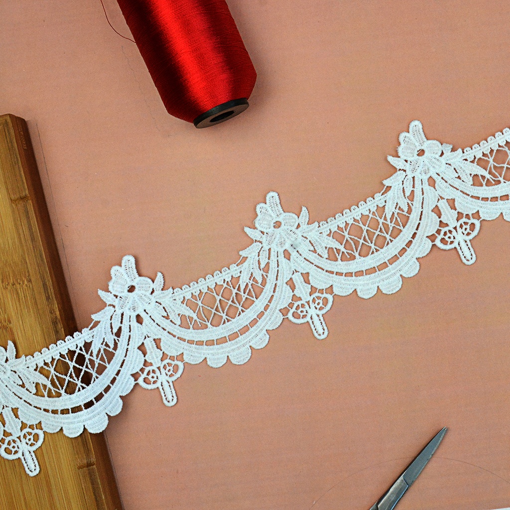 One Side Border Shuttle Lace