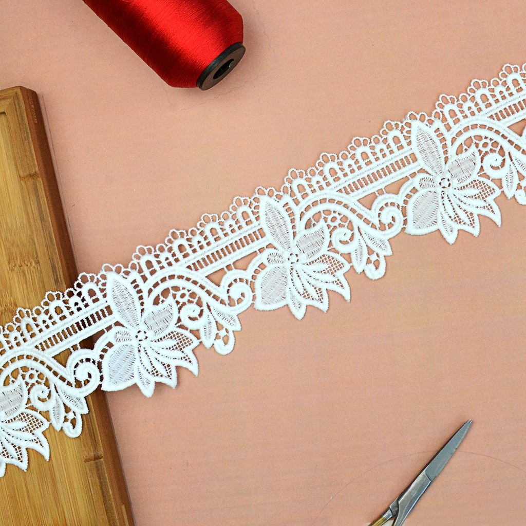 One Side Border Shuttle Lace