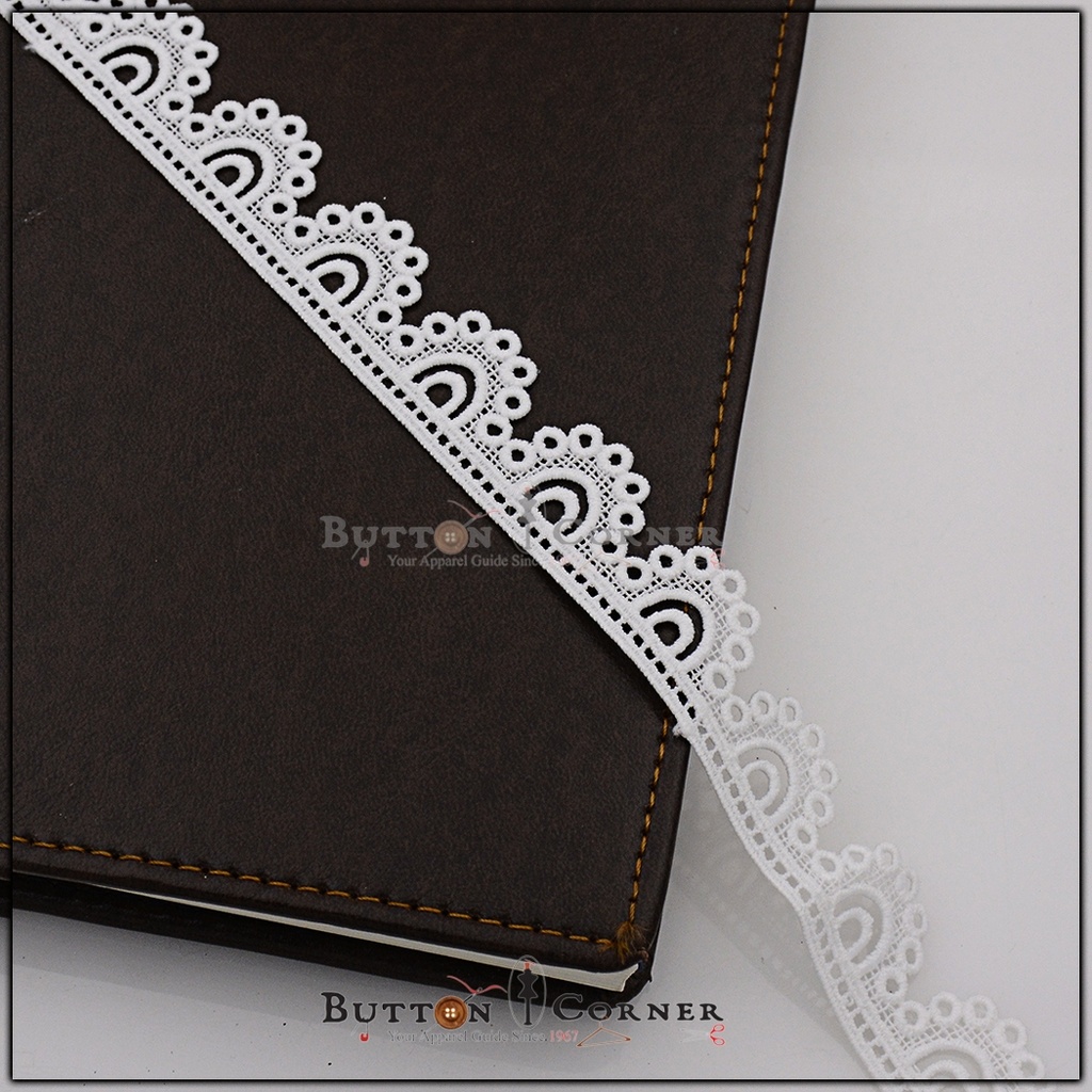 One Side Border Shuttle Lace