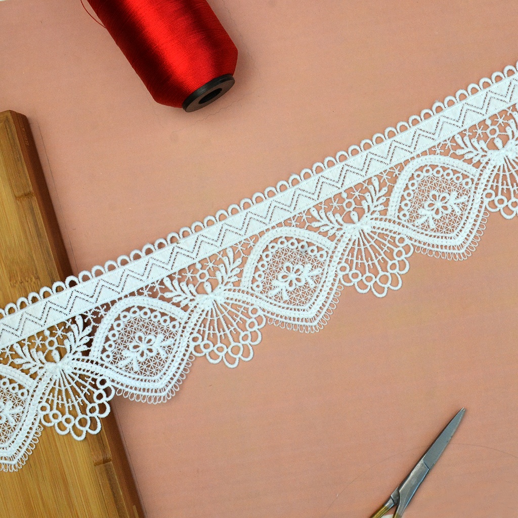 One Side Border Shuttle Lace