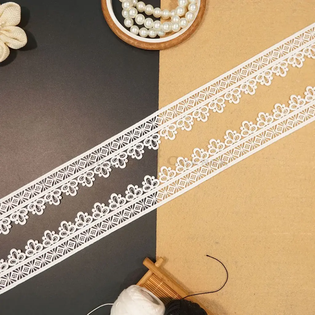 One Side Border Shuttle Lace
