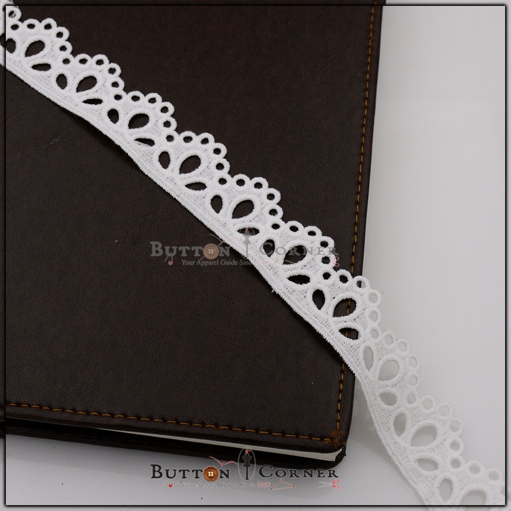 One Side Border Shuttle Lace
