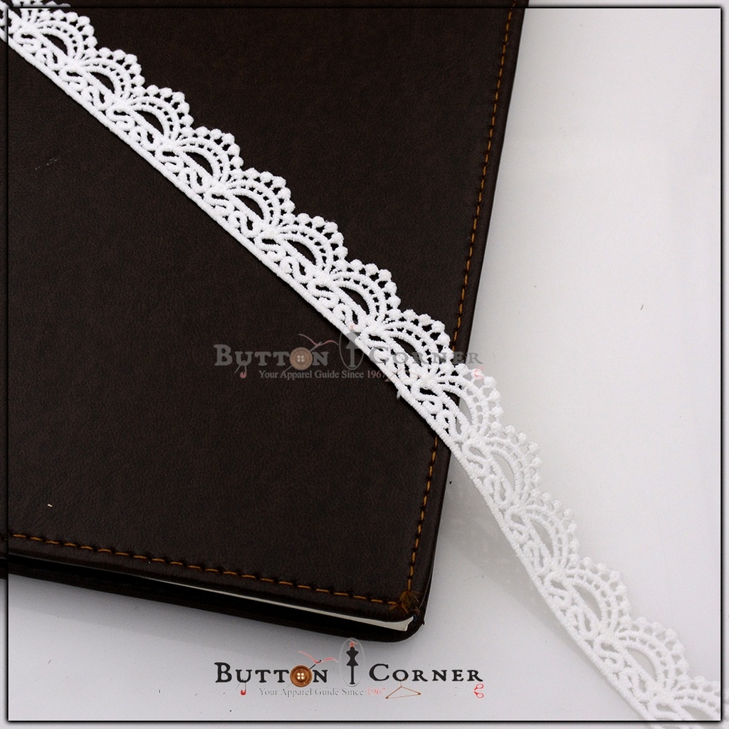 One Side Border Shuttle Lace