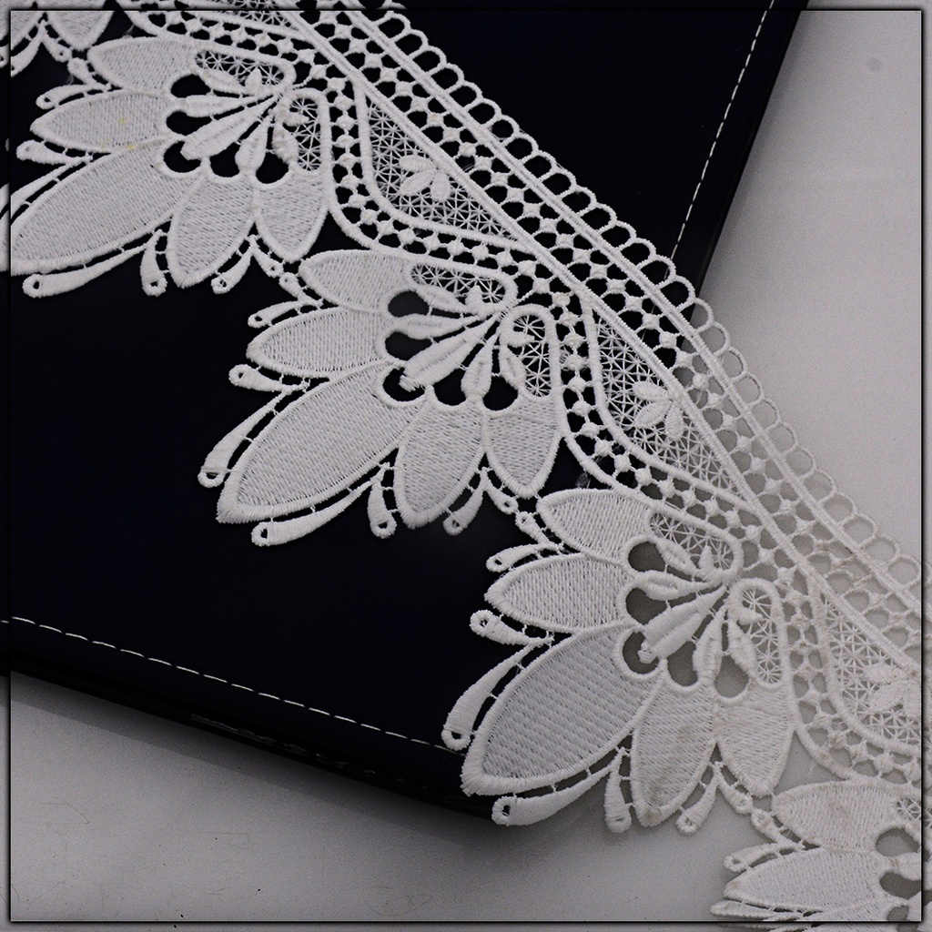 One Side Border Shuttle Lace