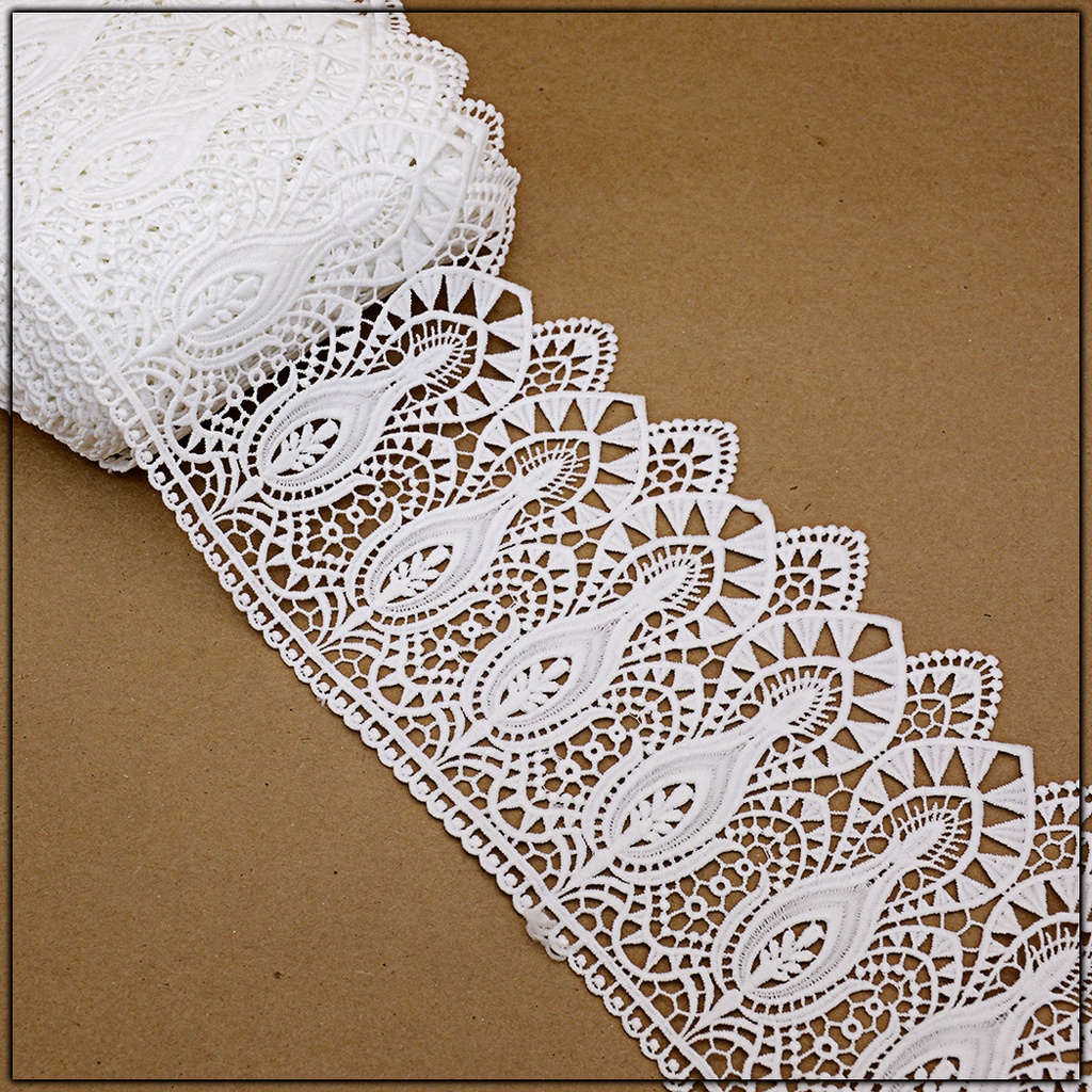 One Side Border Shuttle Lace