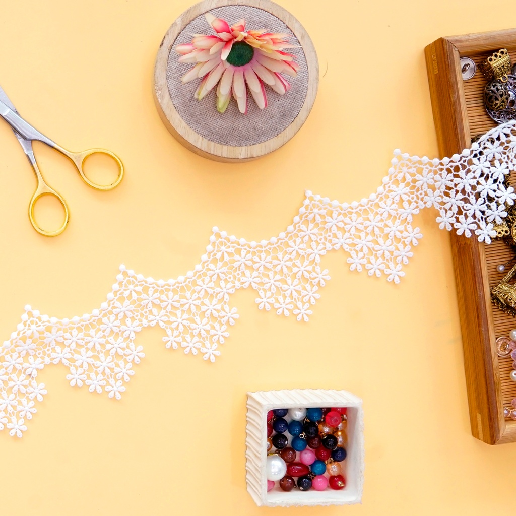 Applique Shuttle Lace