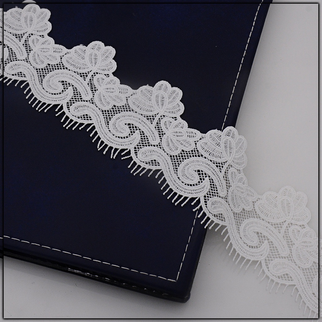 One Side Border Shuttle Lace