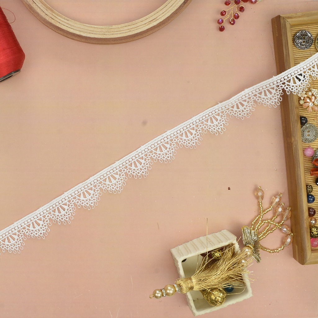One Side Border Shuttle Lace
