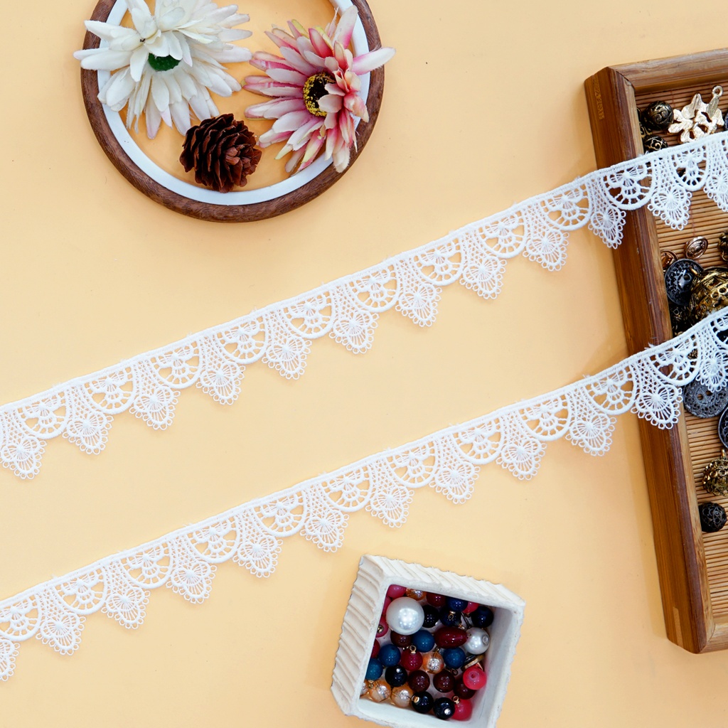 One Side Border Shuttle Lace