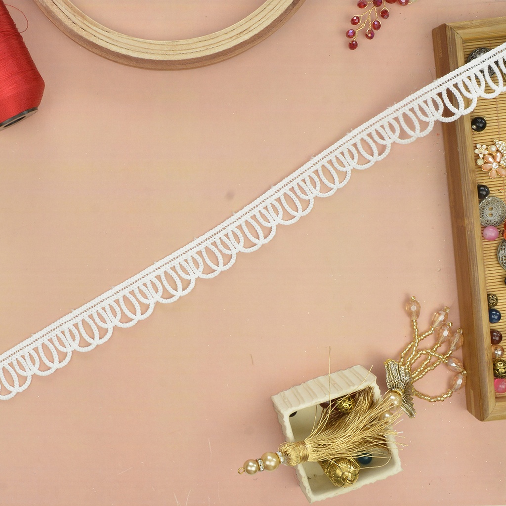 One Side Border Shuttle Lace