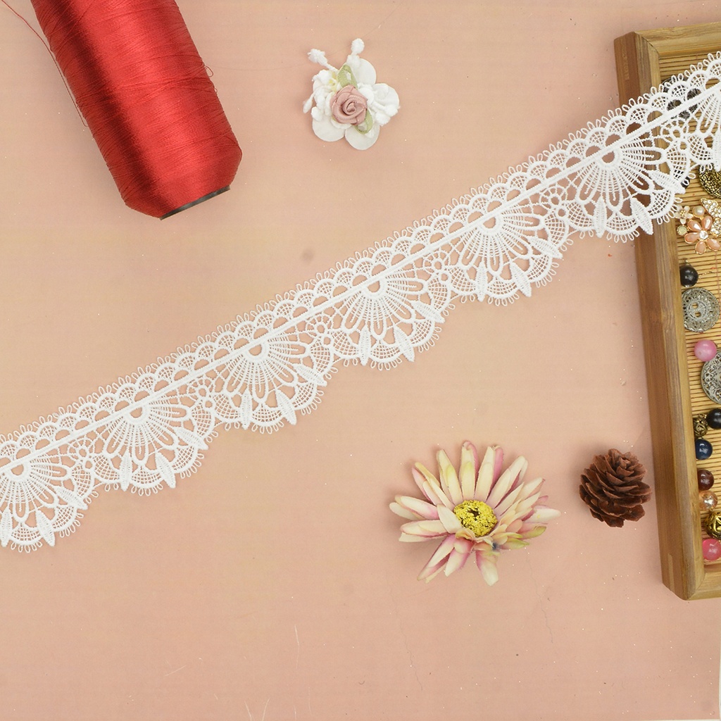 One Side Border Shuttle Lace
