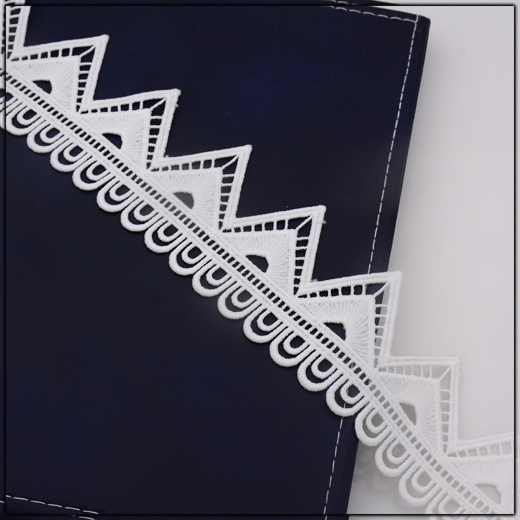 One Side Border Shuttle Lace
