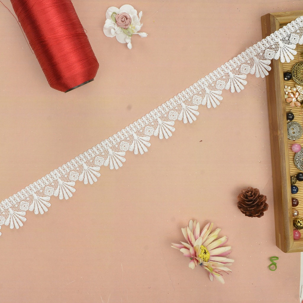 One Side Border Shuttle Lace