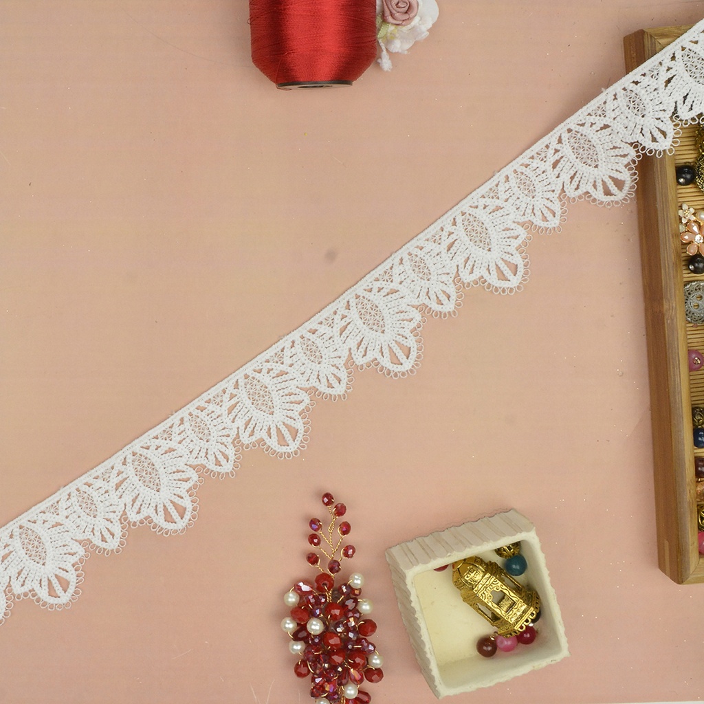 One Side Border Shuttle Lace