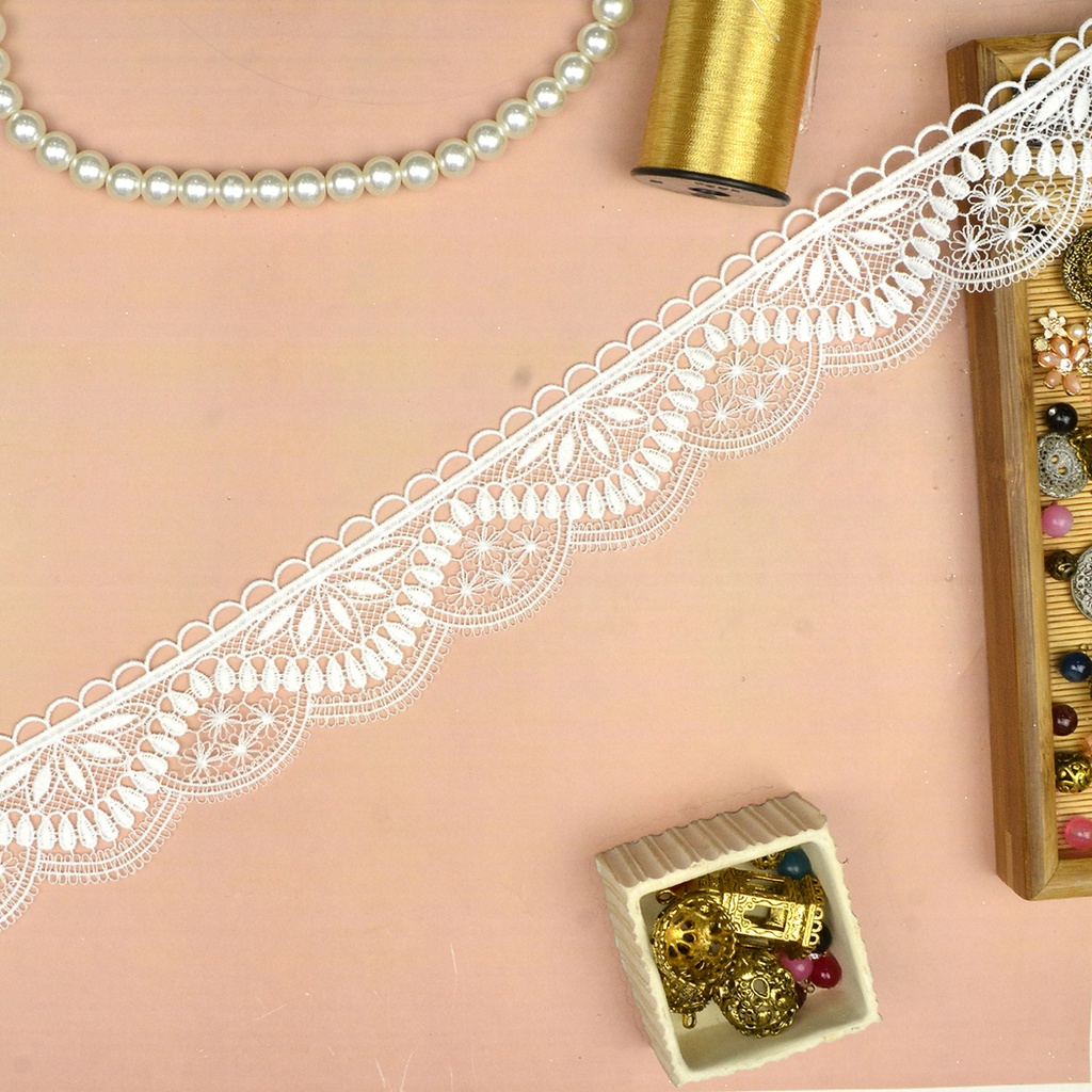 One Side Border Shuttle Lace