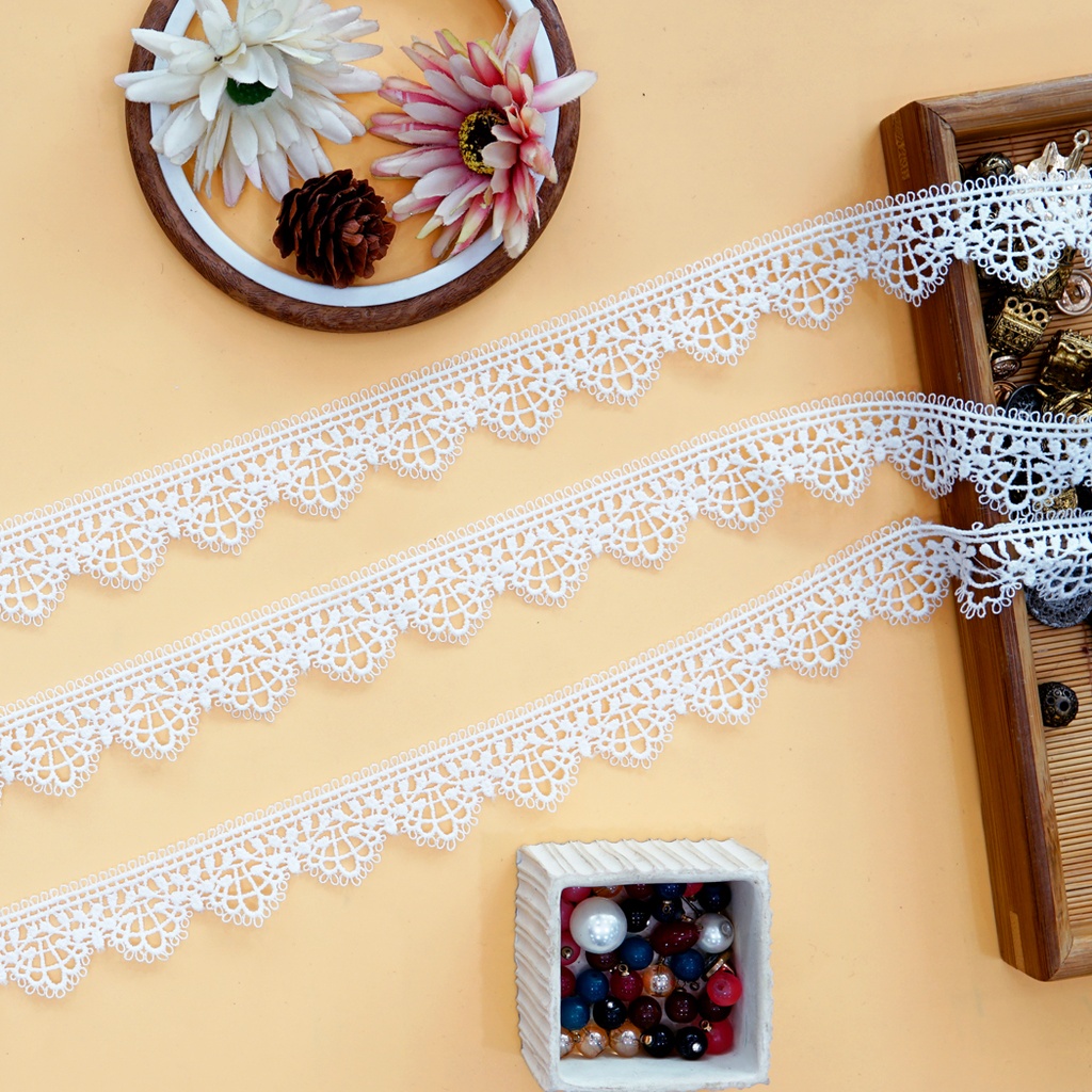 One Side Border Shuttle Lace