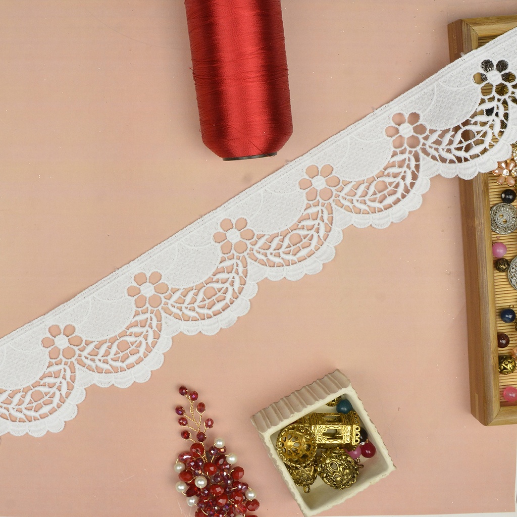 One Side Border Shuttle Lace