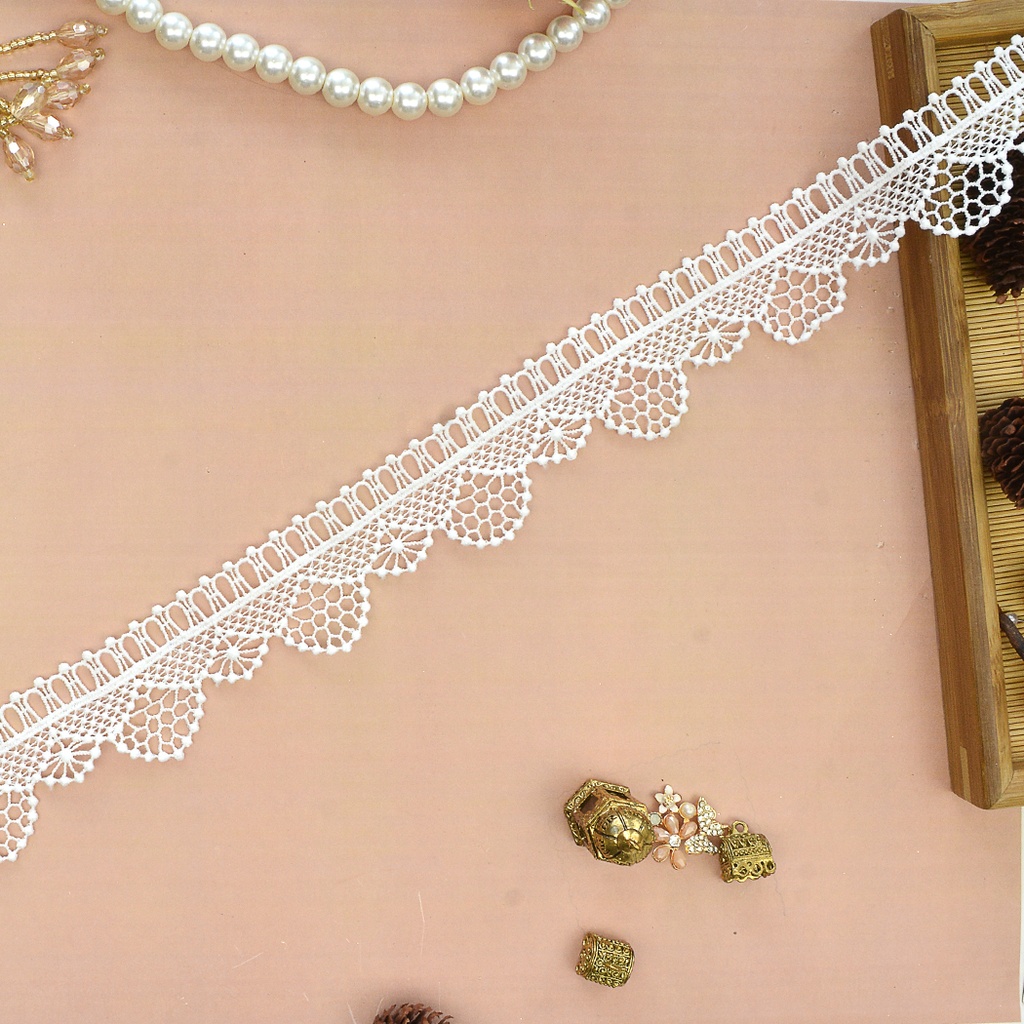 One Side Border Shuttle Lace
