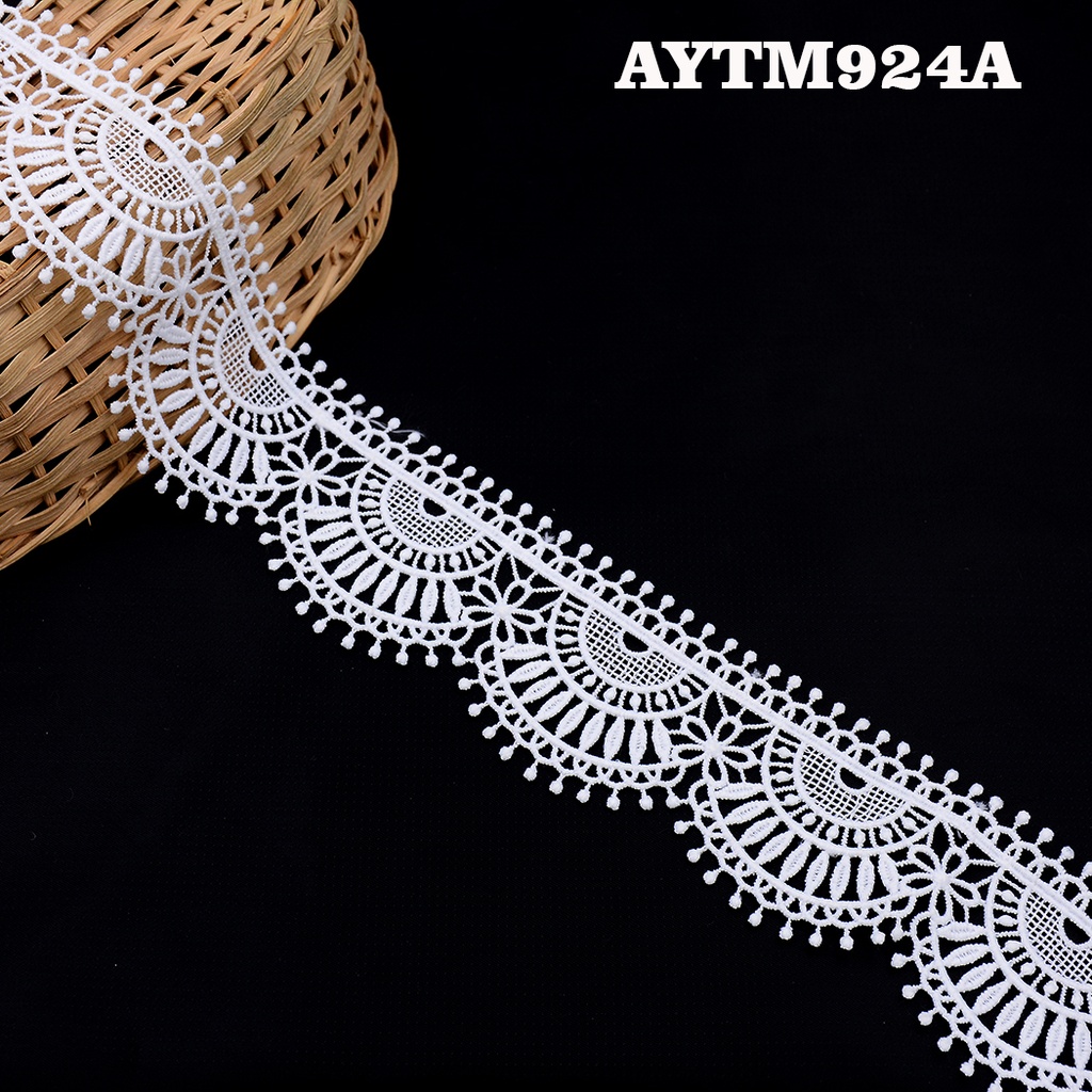 One Side Border Shuttle Lace