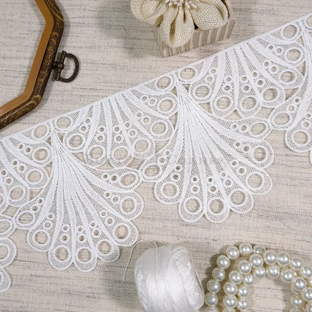 One Side Border Shuttle Lace