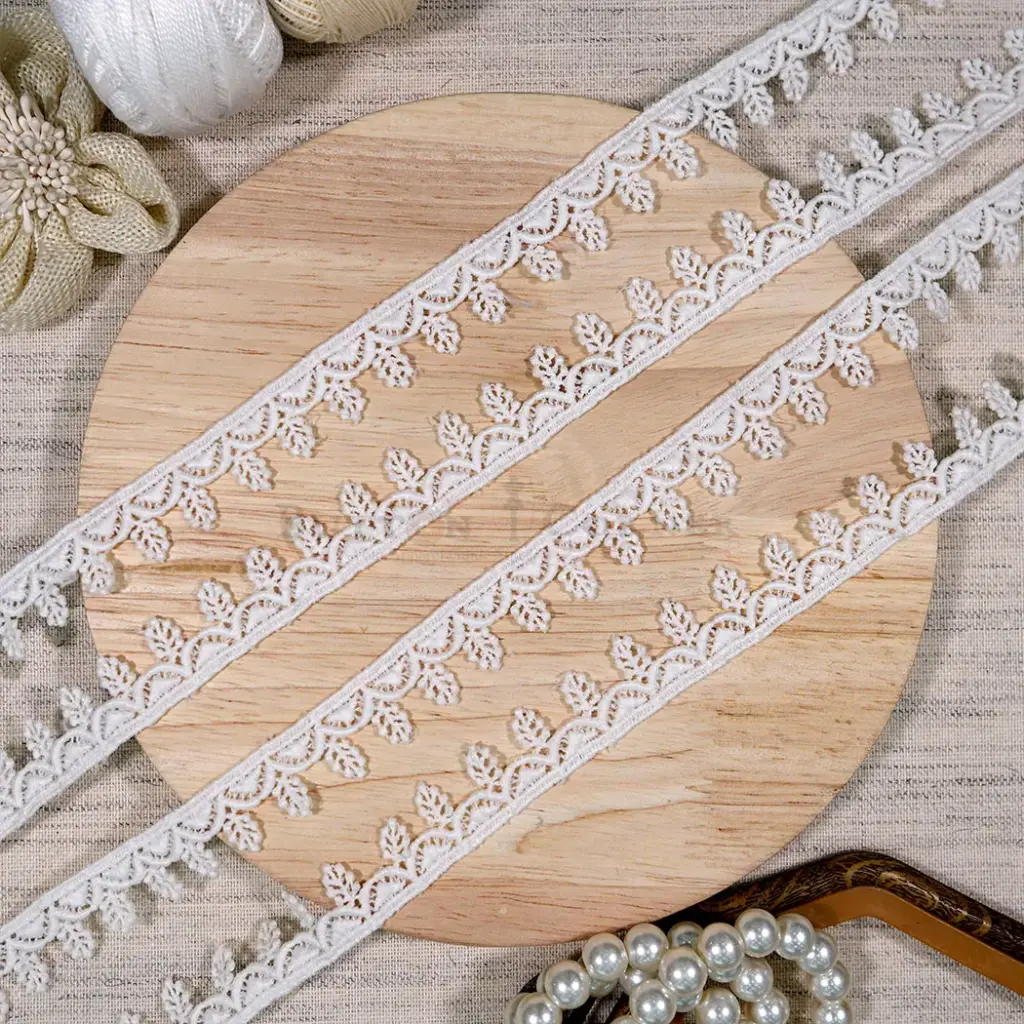 One Side Border Shuttle Lace