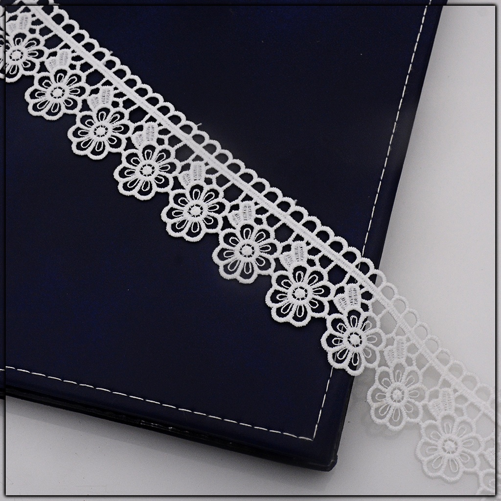 One Side Border Shuttle Lace