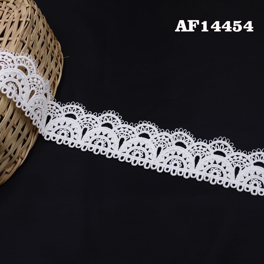 One Side Border Shuttle Lace