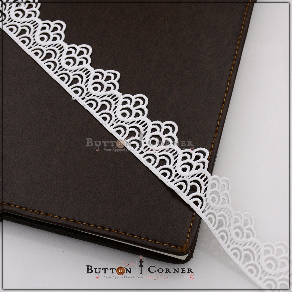 One Side Border Shuttle Lace
