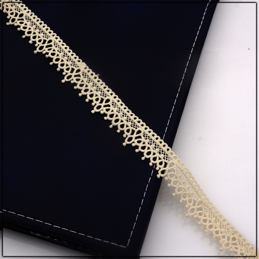 One Side Border Shuttle Lace