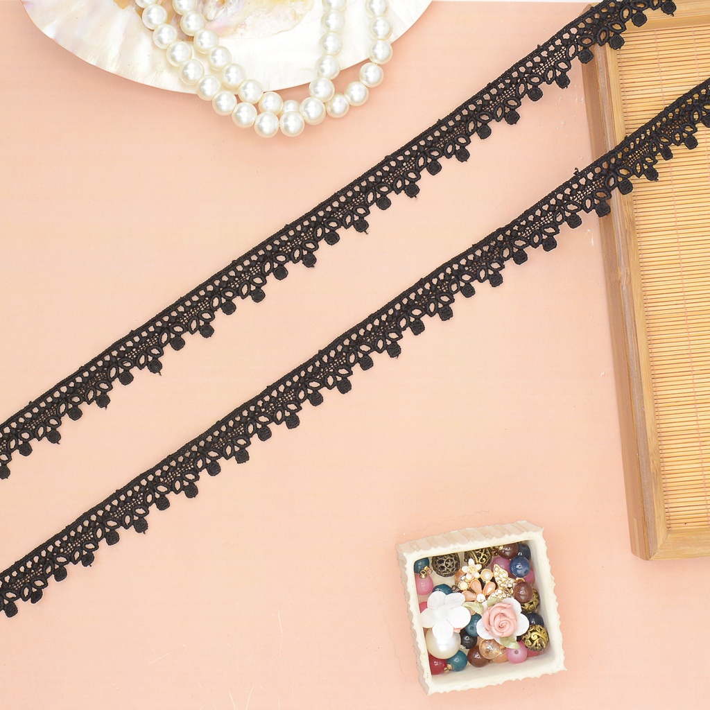 One Side Border Shuttle Lace