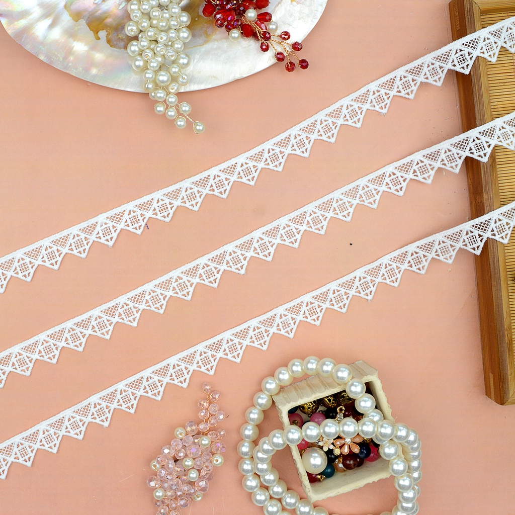 One Side Border Shuttle Lace