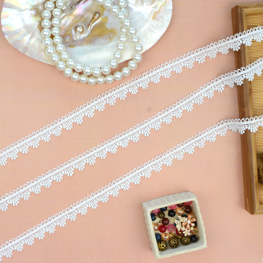 One Side Border Shuttle Lace