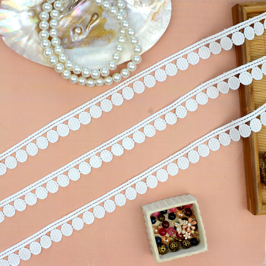 One Side Border Shuttle Lace