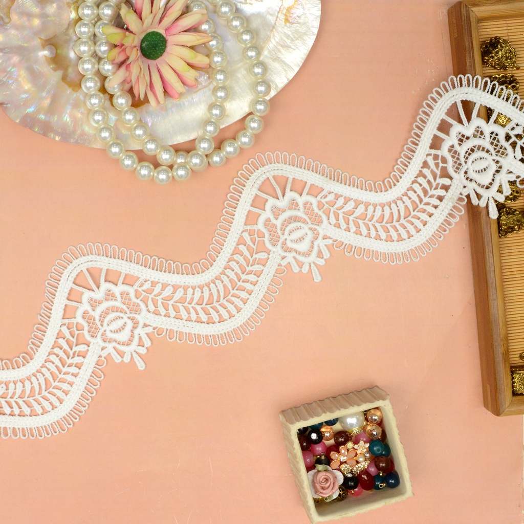 Applique Shuttle Lace Scallop Border