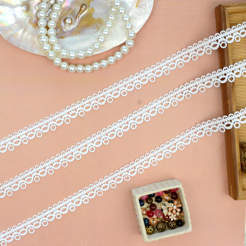 One Side Border Shuttle Lace