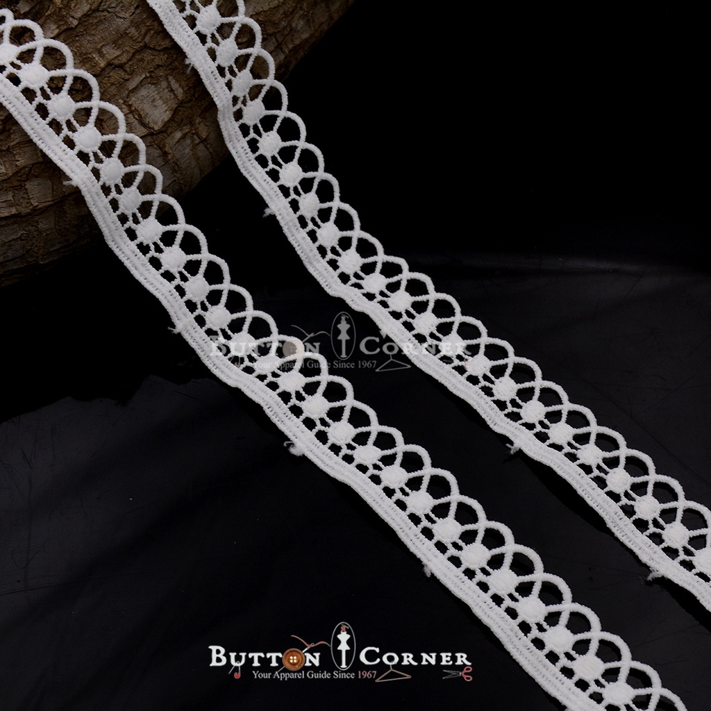 One Side Border Shuttle Lace