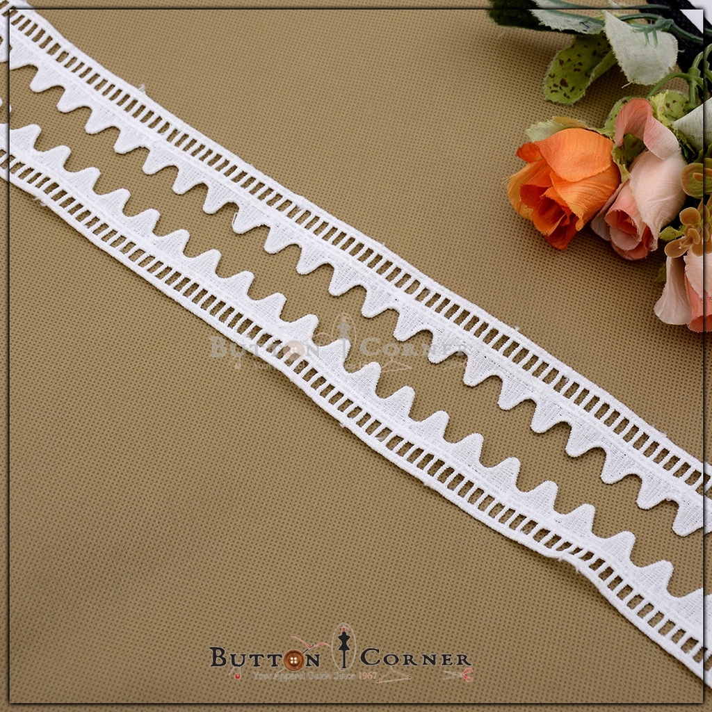 One Side Border Shuttle Lace