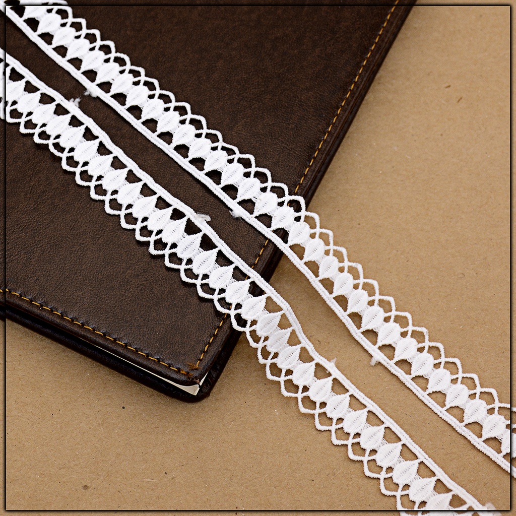 One Side Border Shuttle Lace