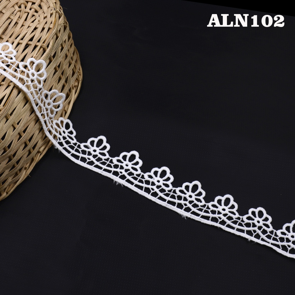 One Side Border Shuttle Lace