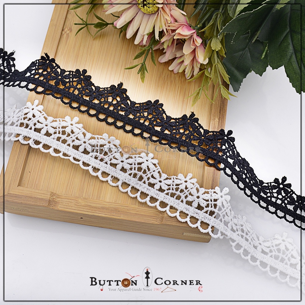 One Side Border Shuttle Lace