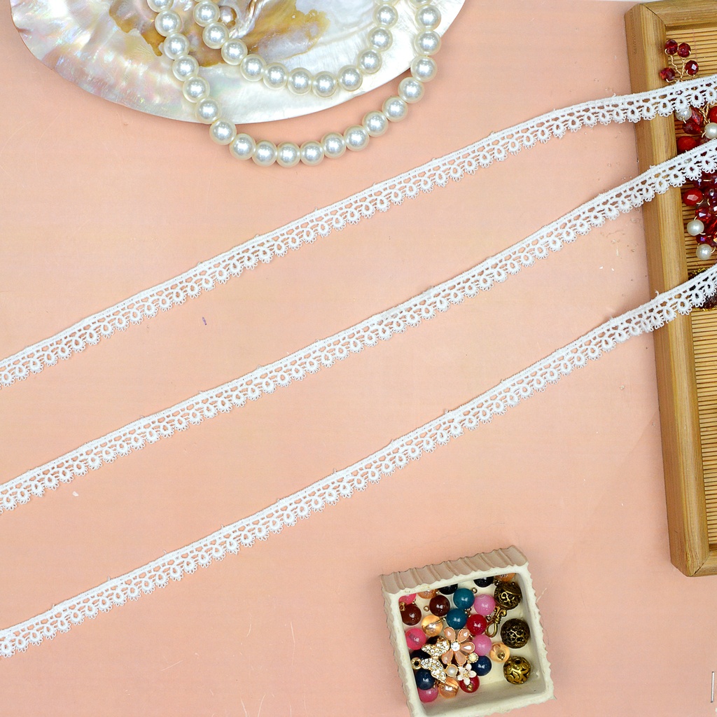 One Side Border Shuttle Lace