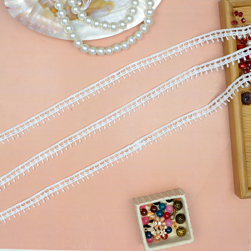 One Side Border Shuttle Lace