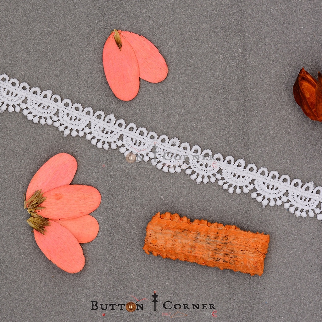 One Side Border Shuttle Lace