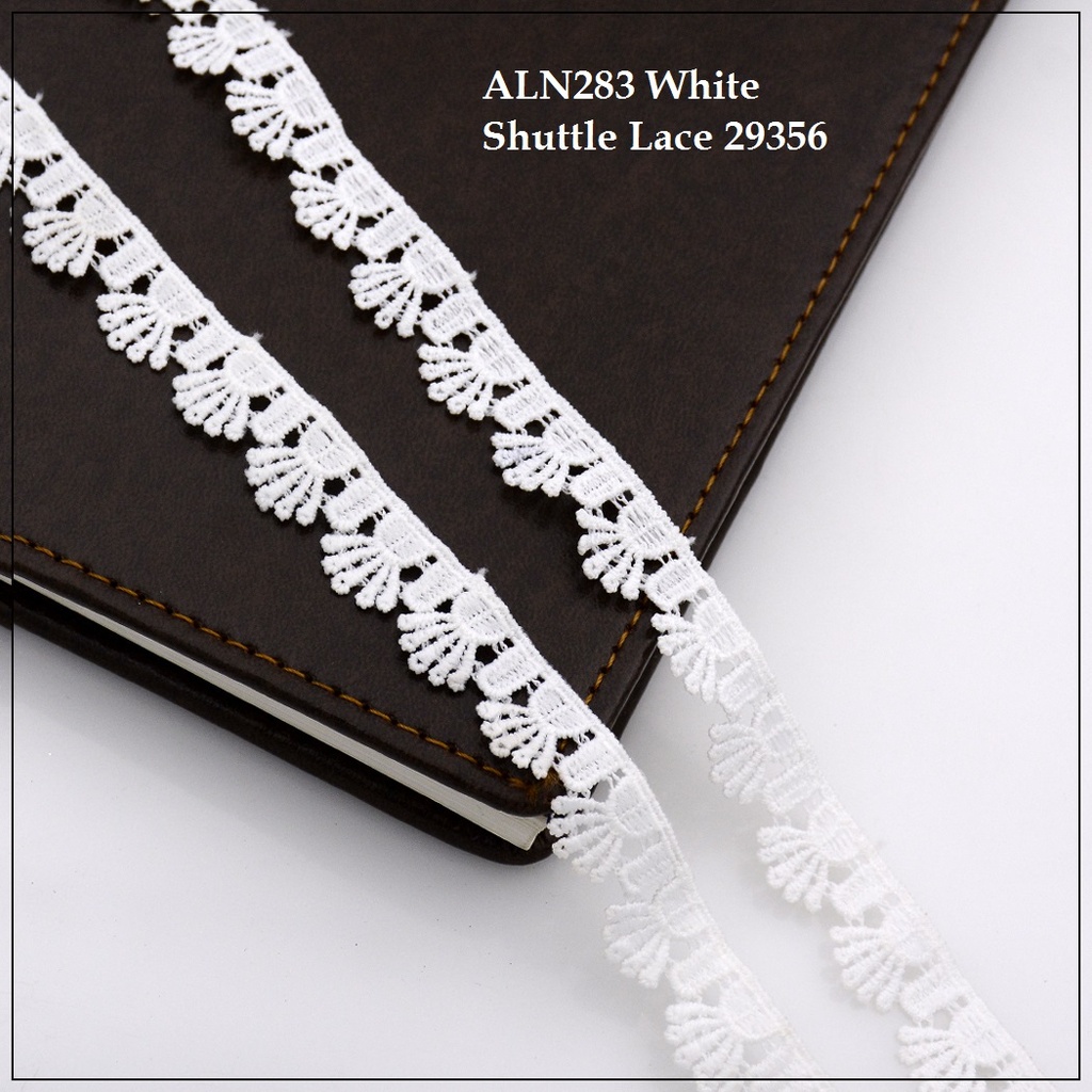 One Side Border Shuttle Lace