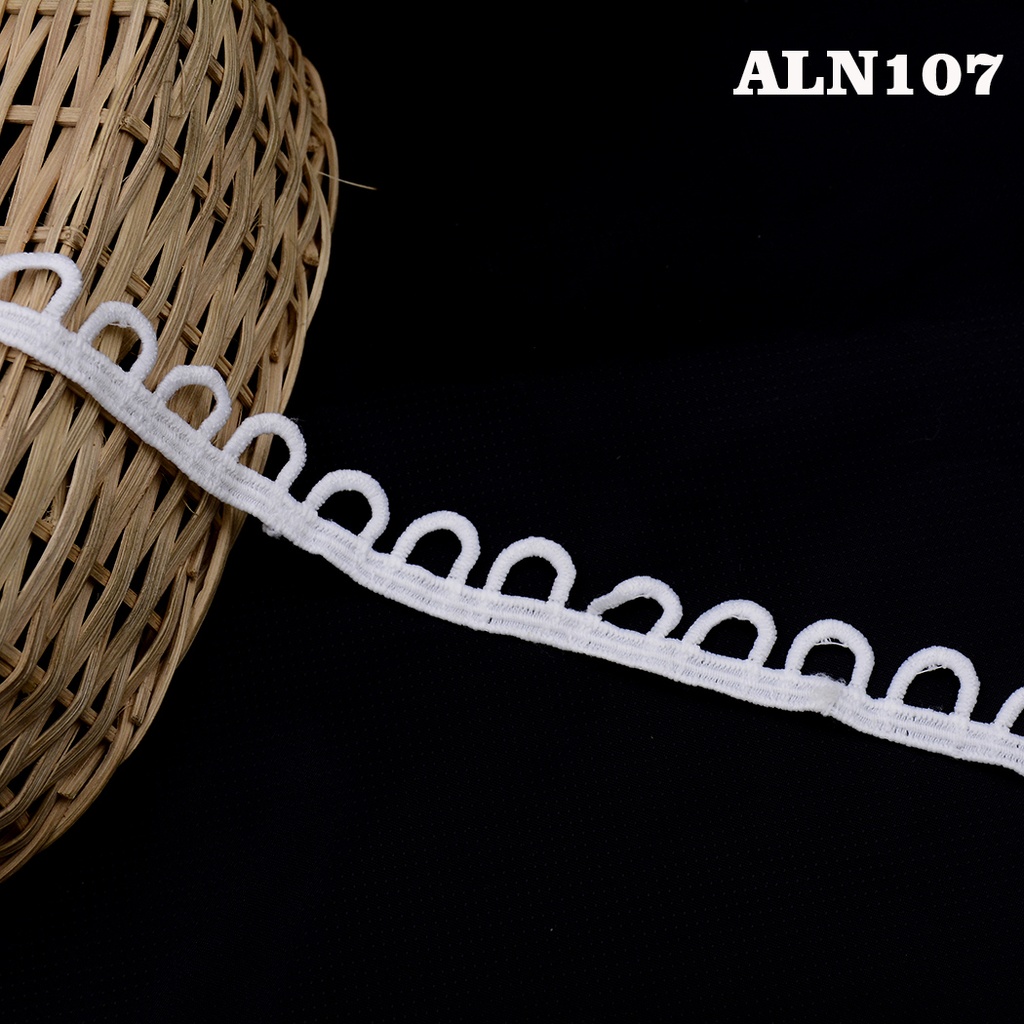 One Side Border Shuttle Lace